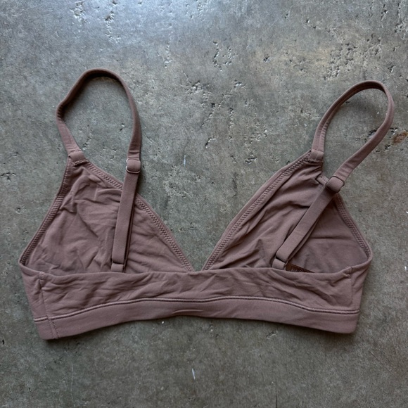SKIMS Fits Everybody Triangle Bralette Jasper - Picture 7 of 9